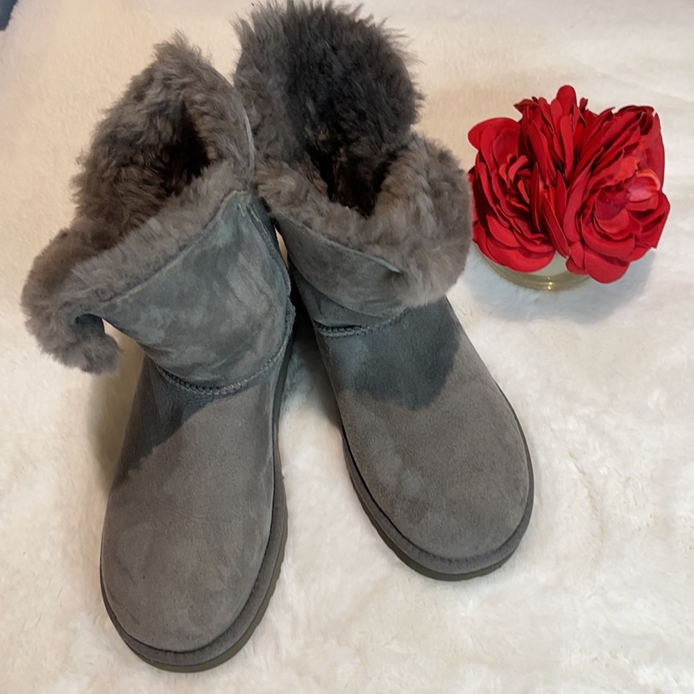 Ugg Classic Bailey Button Gray Short Boot. #48 - image 5
